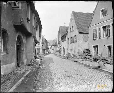 Lavandières dans une rue (Alsace)